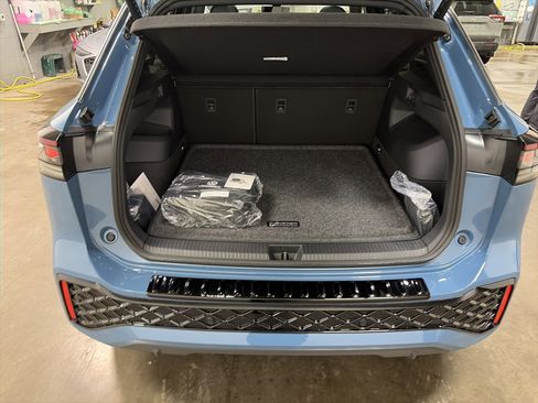 New 2026 Volkswagen Tiguan SEL R-Line image 30