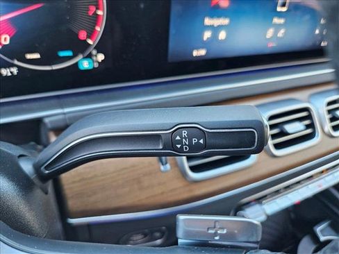 Used 2025 Mercedes-Benz GLS 450 4MATIC image 12