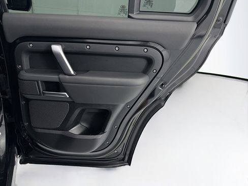 Used 2023 Land Rover Defender 110 X-Dynamic SE image 26