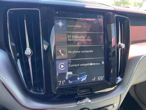 Used 2018 Volvo XC60 T6 Momentum w/ Vision Package AWD/4WD image 19