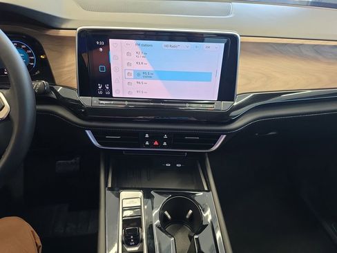 Used 2025 Volkswagen Atlas SE FWD image 24