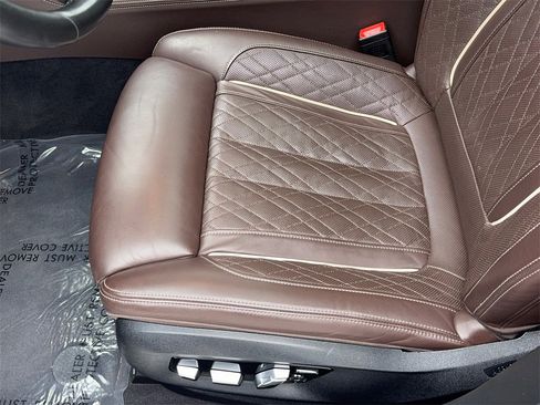 Used 2022 BMW 750i xDrive w/ Luxury Rear Seating Package image 35