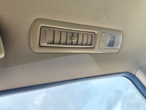 Used 2019 Toyota Highlander Limited FWD image 18
