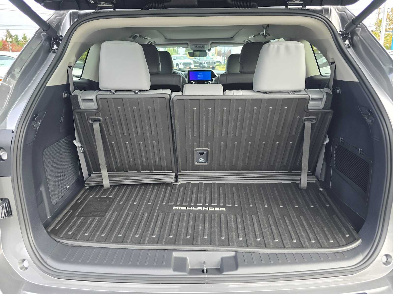 New 2026 Toyota Highlander Platinum AWD/4WD image 14