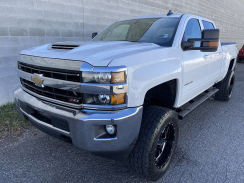 Used 2019 Chevrolet Silverado 2500 LT image 12