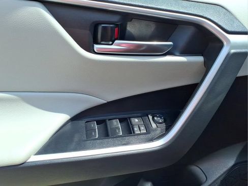 Used 2022 Toyota RAV4 XLE AWD/4WD image 11