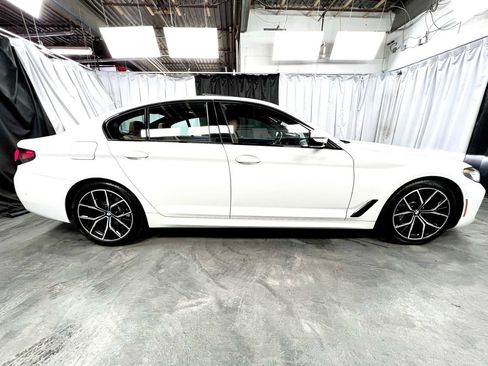 Used 2022 BMW 530i xDrive w/ M Sport Package image 4