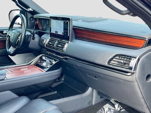 Used 2024 Lincoln Navigator L Reserve AWD/4WD image 32