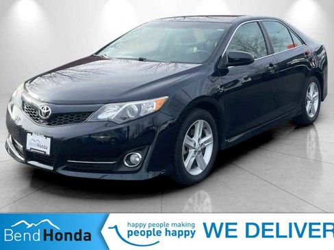 Used 2014 Toyota Camry L image 1