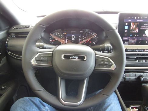 New 2026 Jeep Compass Latitude image 22