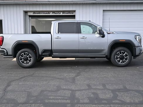 New 2026 GMC Sierra 2500 Denali w/ Denali Reserve Package image 3
