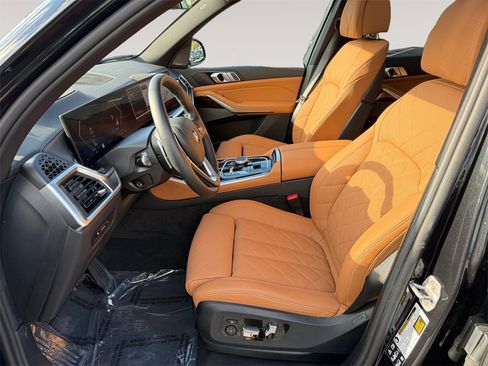 Used 2025 BMW X5 xDrive40i w/ Climate Comfort Package image 9