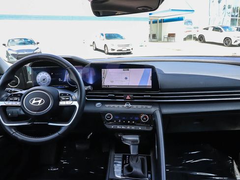 Used 2025 Hyundai Elantra Limited FWD image 17