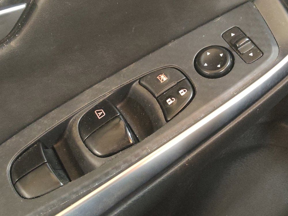 Used 2025 Nissan Sentra SR FWD image 27