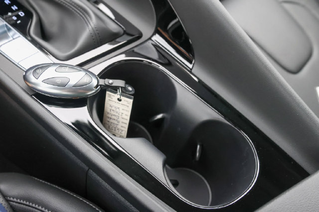 New 2026 Hyundai Elantra Limited FWD image 17
