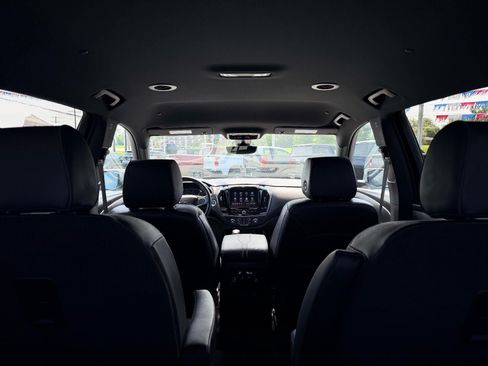 Used 2023 Chevrolet Traverse RS FWD image 10