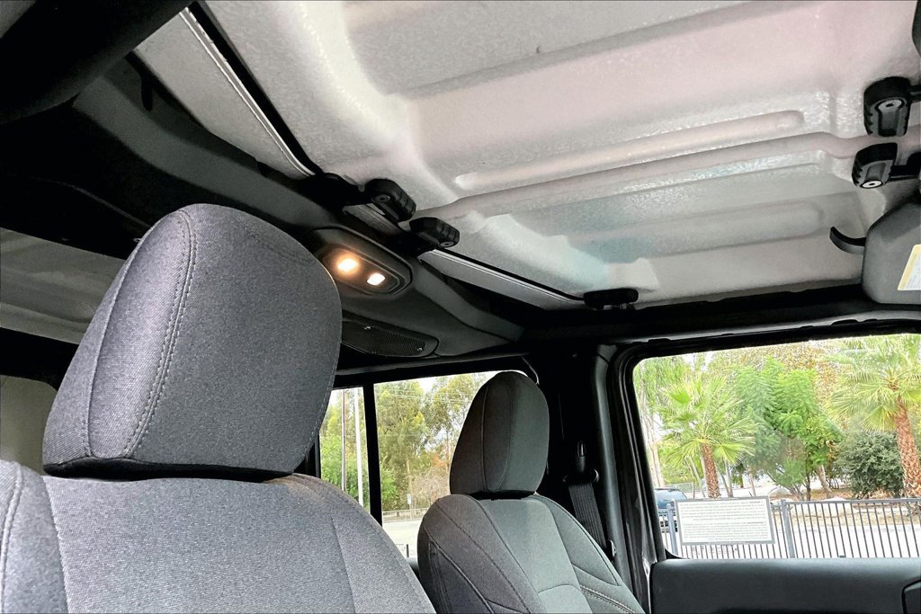 Used 2026 Jeep Wrangler Unlimited Sahara AWD/4WD image 14