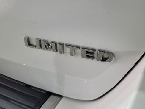 Used 2018 Jeep Grand Cherokee Limited image 64