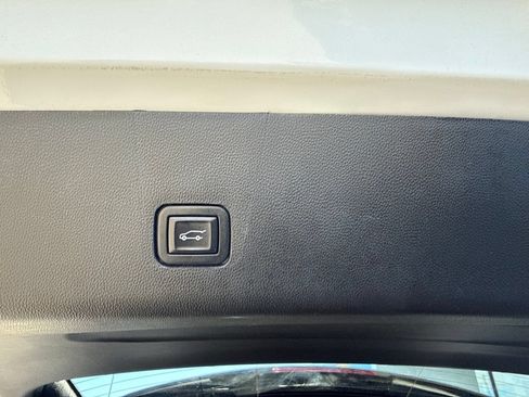 Used 2020 Chevrolet Traverse LT AWD/4WD image 15