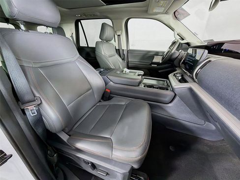 Used 2025 Ford Expedition Active AWD/4WD image 30