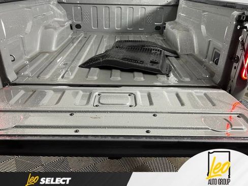 Used 2023 Jeep Gladiator Overland AWD/4WD image 14