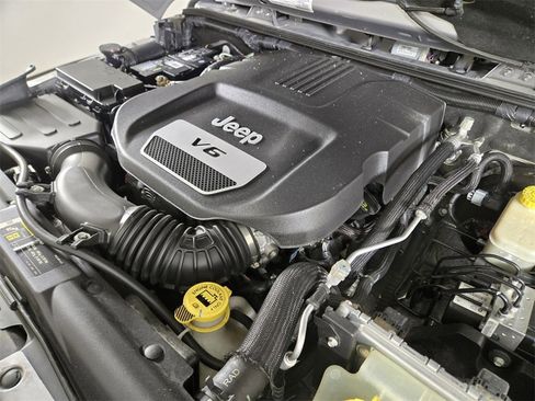 Used 2017 Jeep Wrangler Unlimited Rubicon w/ Max Tow Package image 22