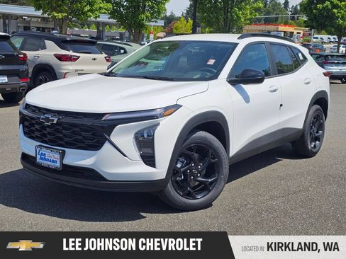 New 2026 Chevrolet Trax LT w/ Driver Confidence Package FWD image 1