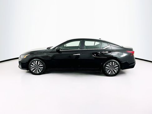 Used 2024 Nissan Altima 2.5 SV image 4