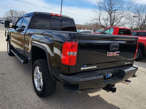 Used 2015 GMC Sierra 2500 Denali w/ Suspension Package, Off-Road AWD/4WD image 12