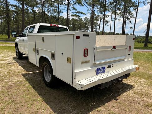 Used 2019 GMC Sierra 3500 2WD Crew Cab w/ Sierra Convenience Package image 3
