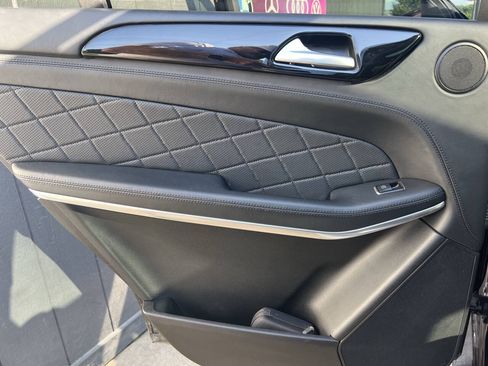 Used 2013 Mercedes-Benz GL 550 4MATIC image 19