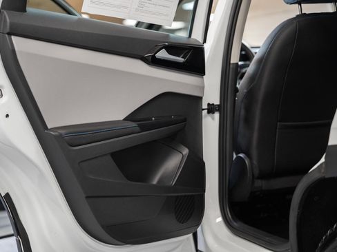 Used 2024 Volkswagen Taos SE AWD/4WD image 41