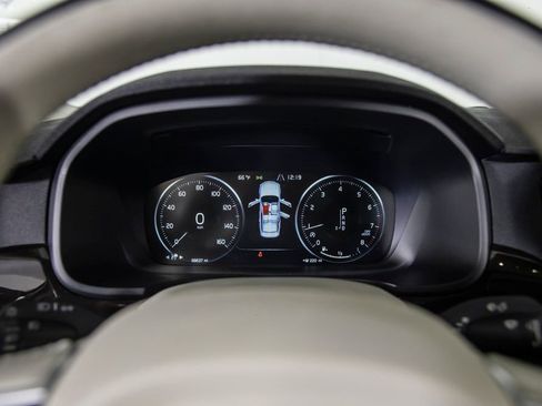 Used 2018 Volvo S90 T5 Momentum w/ Convenience Package image 23