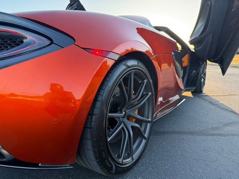 Used 2019 McLaren 570S Spider RWD image 27