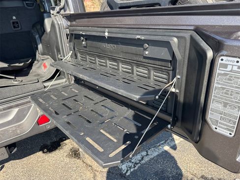 Used 2022 Jeep Wrangler Unlimited Sahara w/ Cold Weather Group image 18