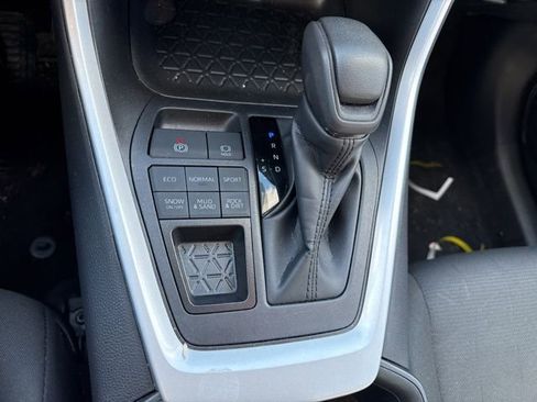 Used 2025 Toyota RAV4 XLE image 18