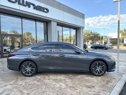 Used 2025 Lexus ES 300h w/ Premium Package image 2