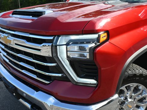 Used 2024 Chevrolet Silverado 2500 LTZ w/ LTZ Plus Package image 13