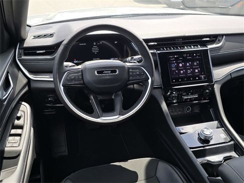 New 2025 Jeep Grand Cherokee L Altitude image 6