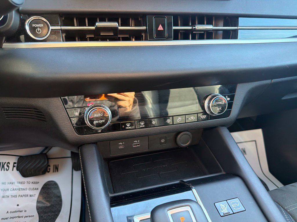 Used 2023 Mitsubishi Outlander 4WD Plug-In Hybrid image 32