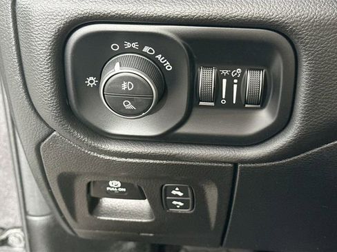 Used 2025 RAM 1500 Laramie AWD/4WD image 25
