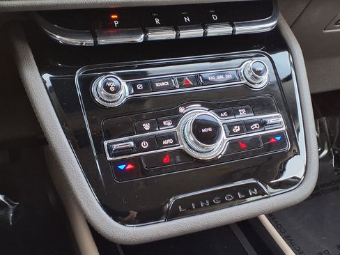 Certified 2022 Lincoln Corsair FWD image 24