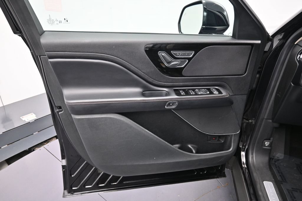 Used 2022 Lincoln Aviator AWD w/ Premium Package image 9