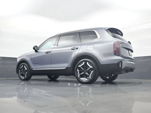 Used 2024 Kia Telluride EX w/ EX Captain's Chair Package AWD/4WD image 28