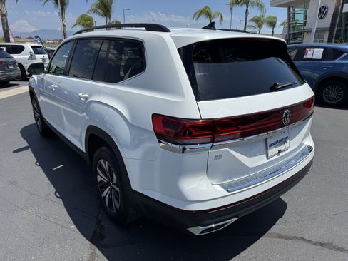 Certified 2025 Volkswagen Atlas SE FWD image 7