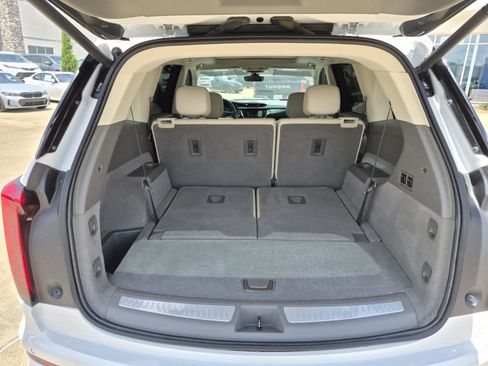 Used 2021 Cadillac XT6 Premium Luxury FWD image 9