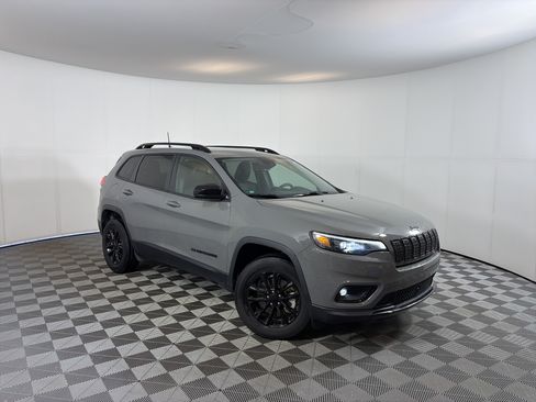 Used 2023 Jeep Cherokee Altitude Lux AWD/4WD image 1