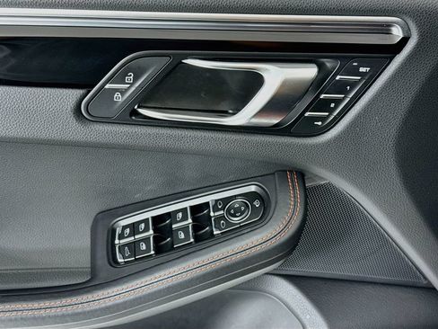 Certified 2023 Porsche Macan Turbo AWD/4WD image 11