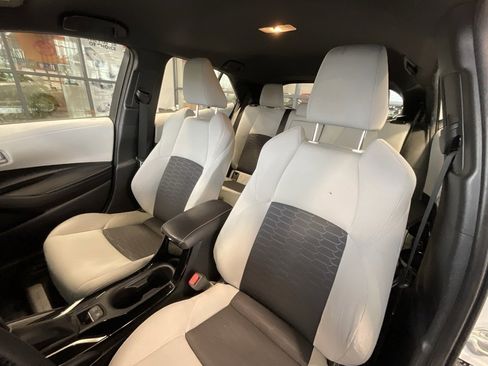 Used 2021 Toyota Corolla SE w/ SE Preferred Package image 10