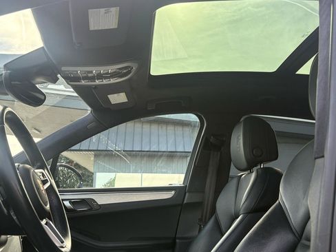 Used 2015 Porsche Macan Turbo AWD/4WD image 28